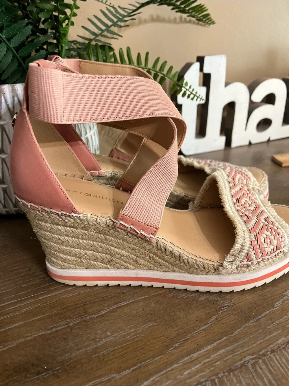 Tommy Hilfiger Yemina Coral Stacked Heel Wedge Espadrille Sandals Size 7.5